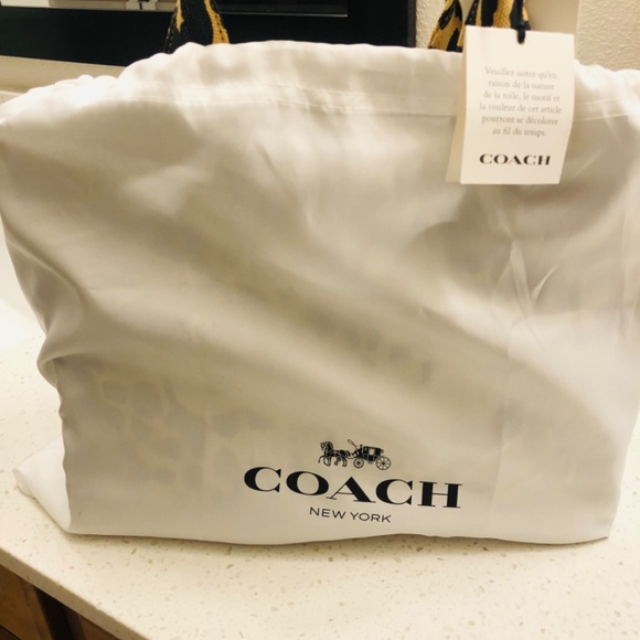 Coach purse - Picture 3 of 6